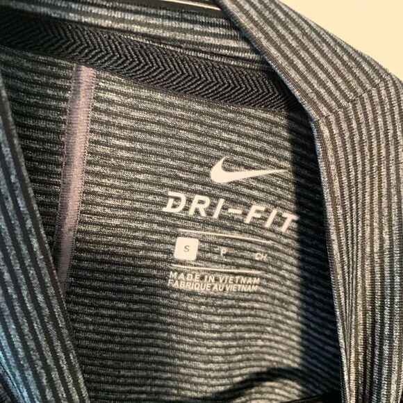Nike EUC Dri-Fit gray striped T shirt Size small - Picture 3 of 6